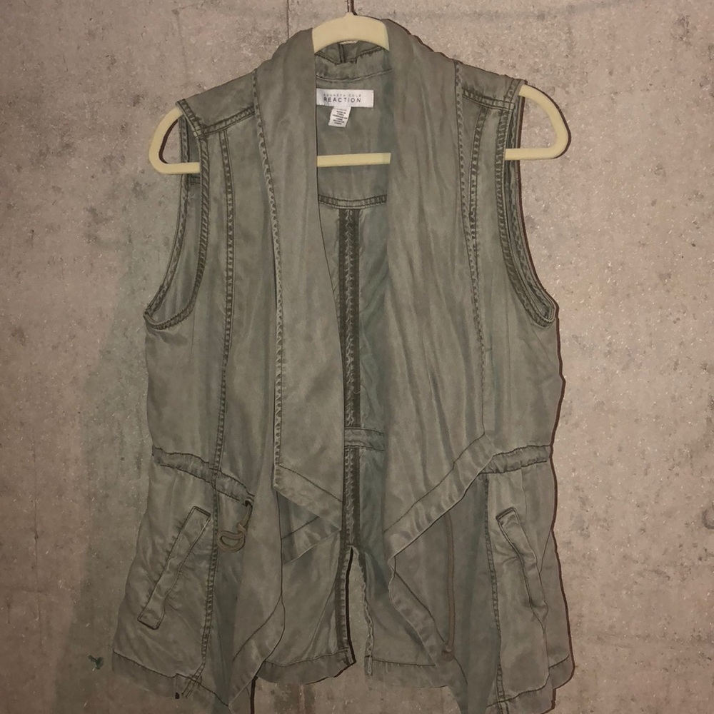 Sleeveless vest.